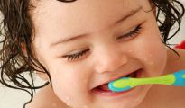 5 thói quen giữ răng miệng bé khỏe mạnh